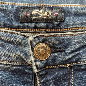 Silver Jeans Avery Slim Boot size W30/L31. Medium wash.